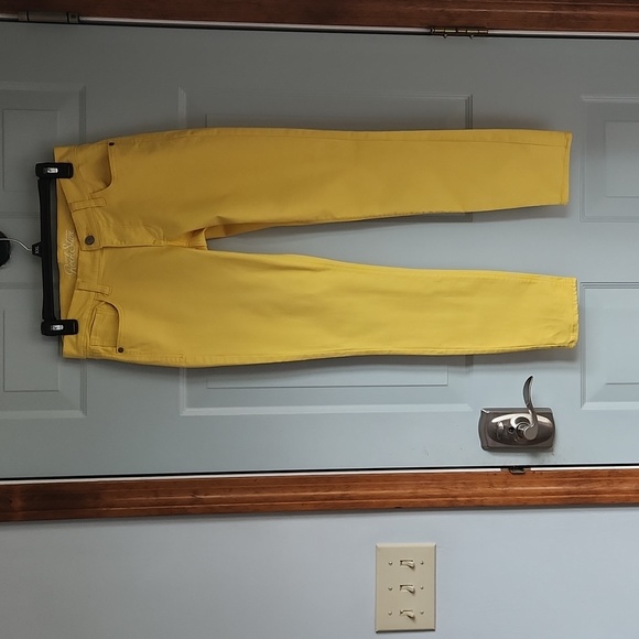 Old Navy Denim - Old Navy, Woman's Sz 8, Mid Rise, Lemon Yellow, 3 Pockets Front, 2 in Back